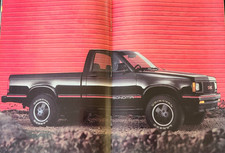New Orig. 1993 GMC Sonoma Pickup Dealership 24-Page Deluxe Color Sales Brochure picture