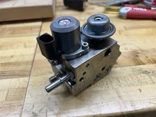 OEM MINI Cooper S R56 N18 High Pressure Fuel Pump HPFP 13517592429 CORE picture