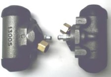 Both rear wheel cylinders for Full-Size Oldsmobile 1942 to 1966  picture