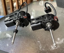 MERCEDES BOSCH W124 1986-1993 DRIVER & PASSENGER HEADLIGHT WIPER MOTORS 300E TE picture