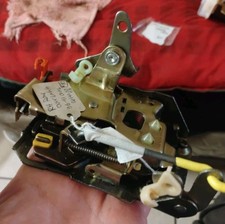 NOS 1986-1991 Oldmobile 98/Delta 88 RH Rear Door Lock Latch Release picture