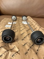 Evotech performance Ducati Panigale Axle Slider Set New picture