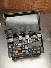 2016-2017 Jeep Grand Cherokee Engine Fuse Box Assembly OEM picture