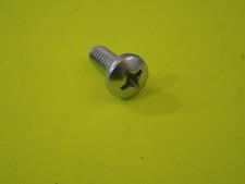 1 NOS OEM Harley Davidson 1/4