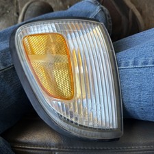1998-2000 Toyota Tacoma 4x4 Oem Passenger Side Fender Corner Light  picture