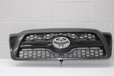 2005 2011 TOYOTA TACOMA FRONT UPPER GRILLE OEM picture