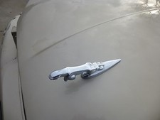 2004 2005 06 07 08 2009 JAGUAR XJ8 XJR SUPER V8 VANDEN PLAS HOOD EMBLEM picture