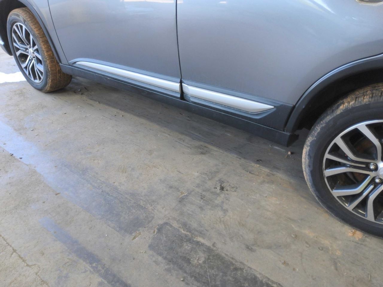 OUTLANDER 2017 Rocker Panel Moulding 758243