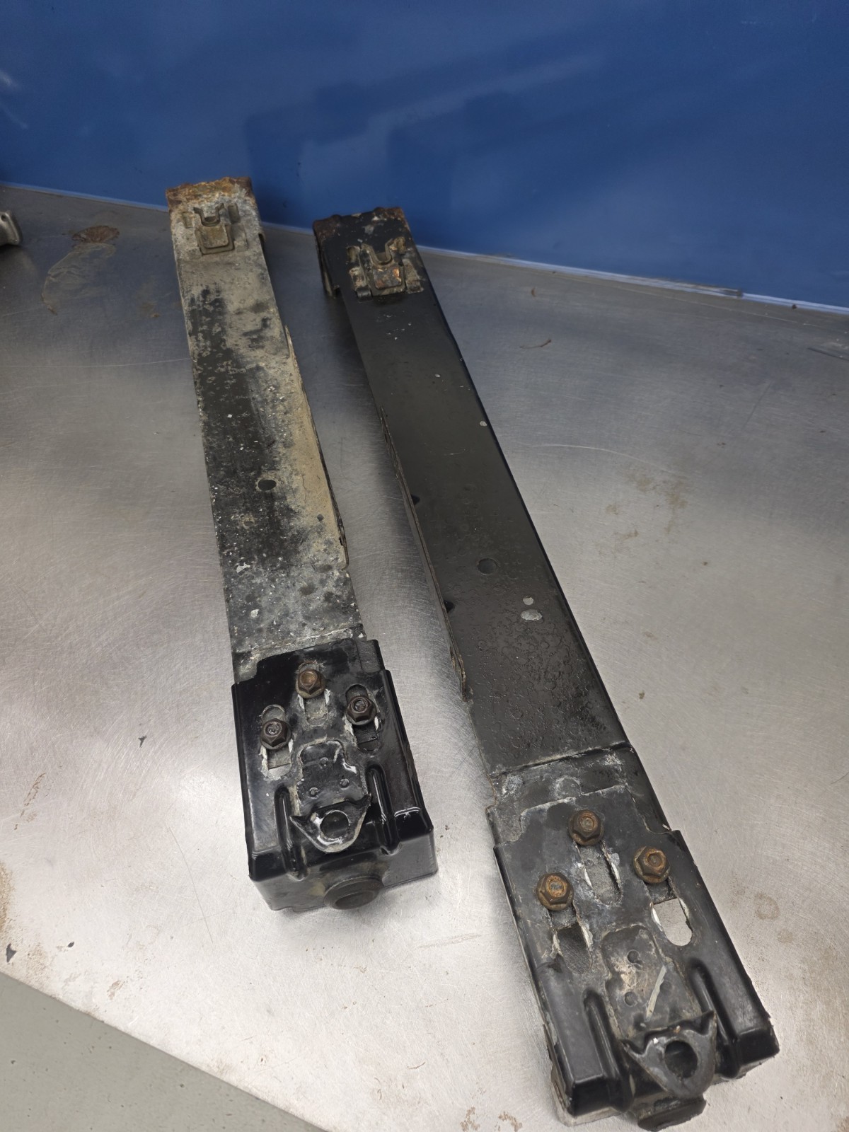 95 96 97 Ford F250 F350 7.3L Powerstroke Diesel Radiator Front Mounting Brackets