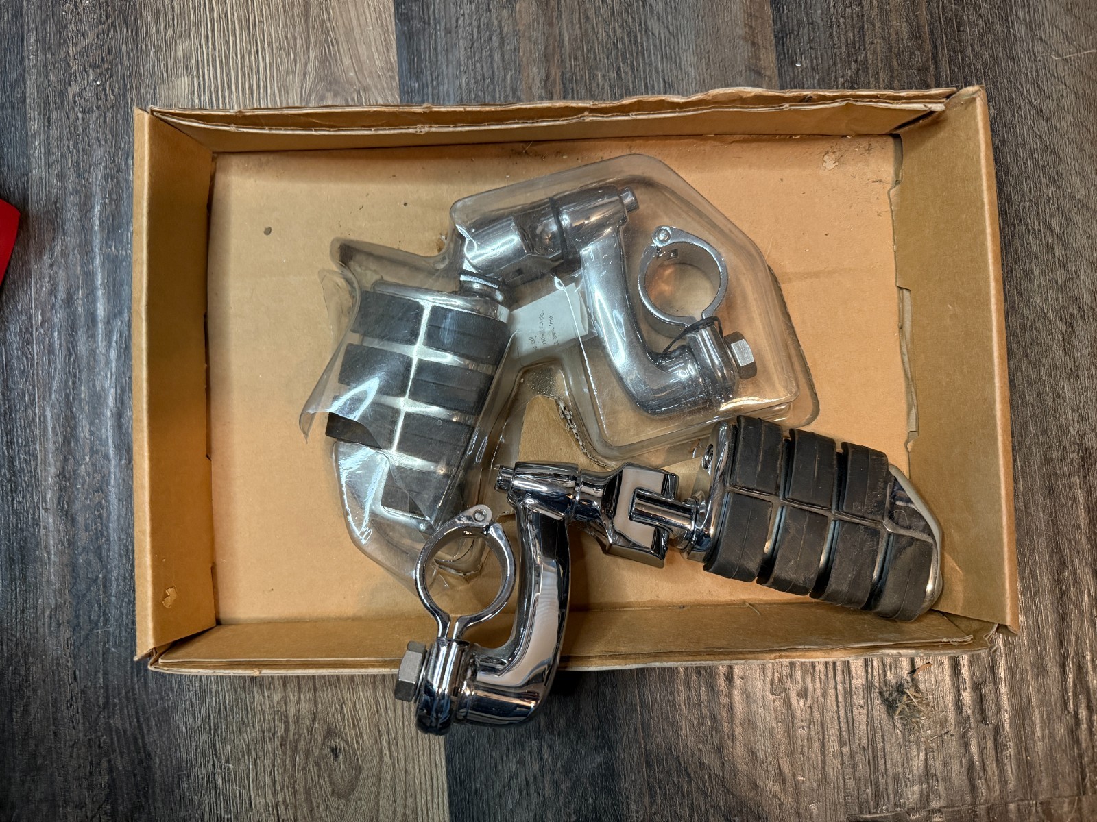 *OPEN BOX* Kuryakyn Longhorn Offset Highway Pegs (Fits 1-1/4\
