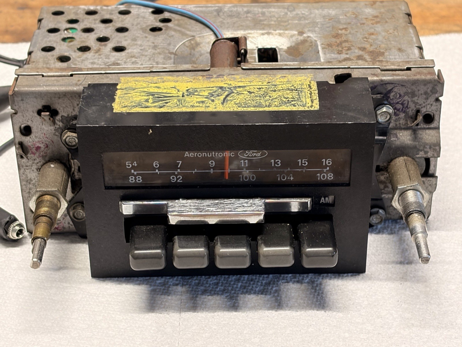 1973 - 1979 Ford Truck FM Radio 1973 - 1979 Ford Truck FM Radio