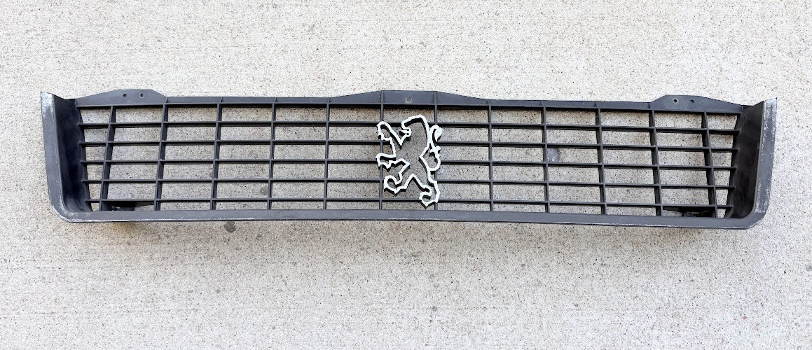1980 - 1983 Peugeot 505 US-Spec Front Grille Quad Round Lights STi OEM
