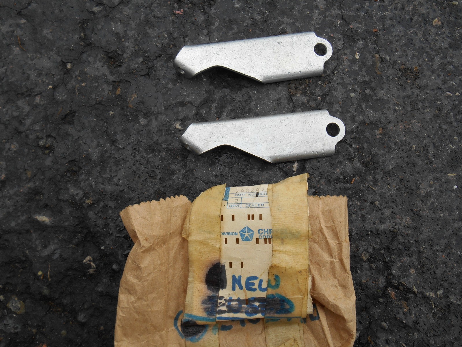 MOPAR 1962-64 413 426 max wedge NOS return spring brackets  PAIR