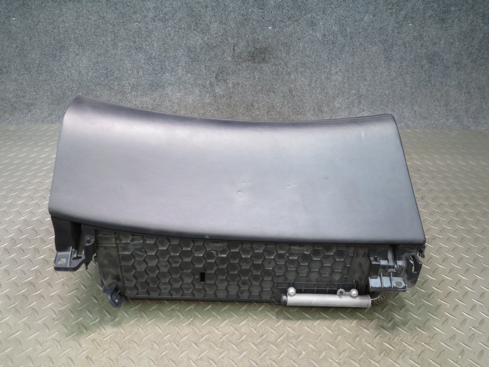 2010 LEXUS UVF46L LS600h DASH GLOVE BOX COMPARTMENT STORAGE OEM