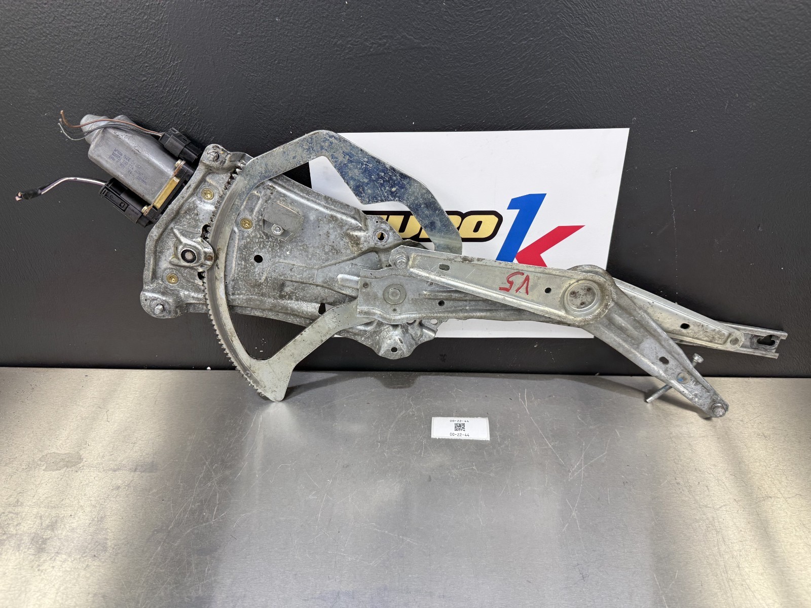 96-02 BMW Z3 Roadster Convertible Door Window Regulator Motor Left Driver Side 96-02 BMW Z3 Roadster Convertible Door Window Regulator Motor Left Driver Side