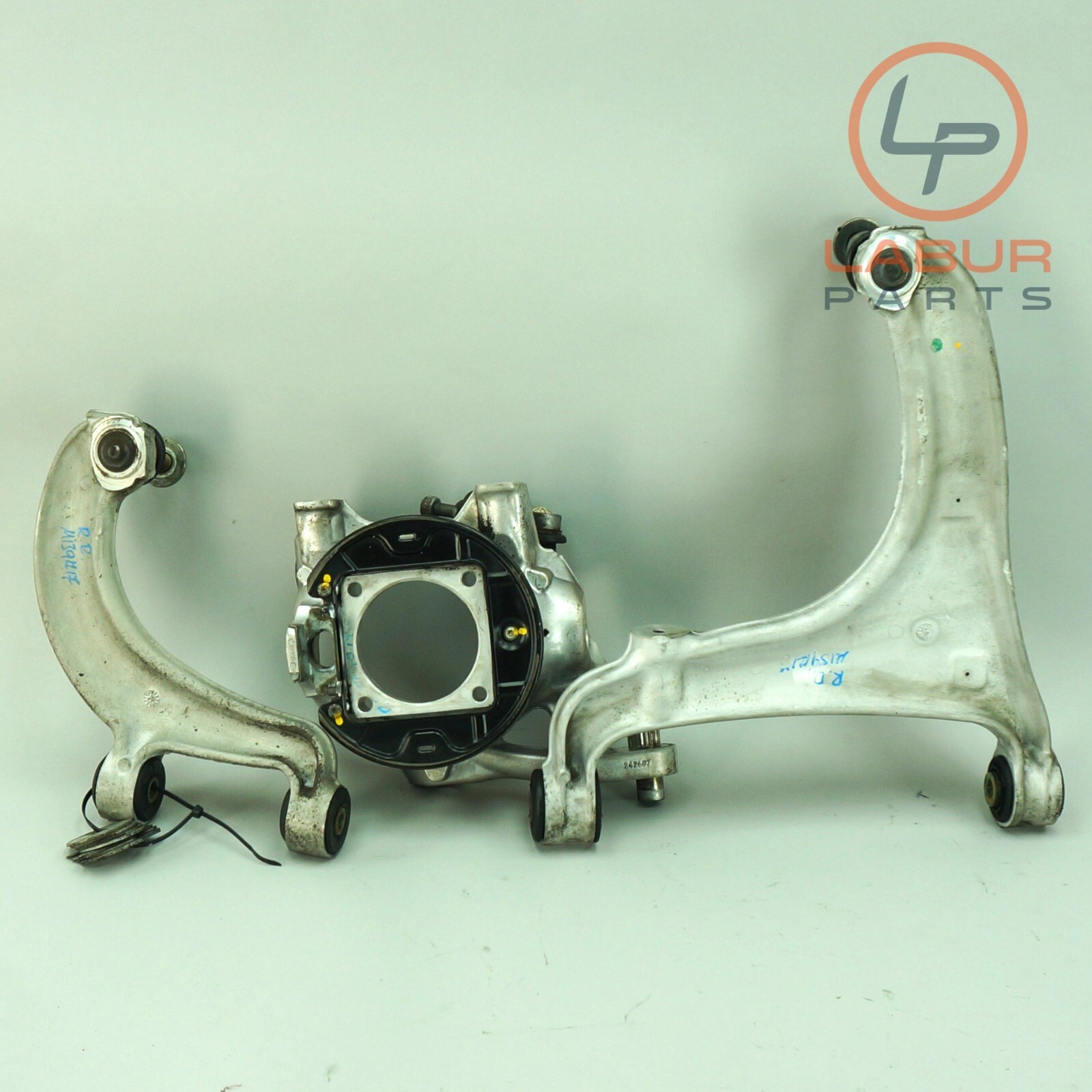 M139 03-10 Maserati Quattroporte Rear Right Side Control Arm Knuckle Hub Z6496