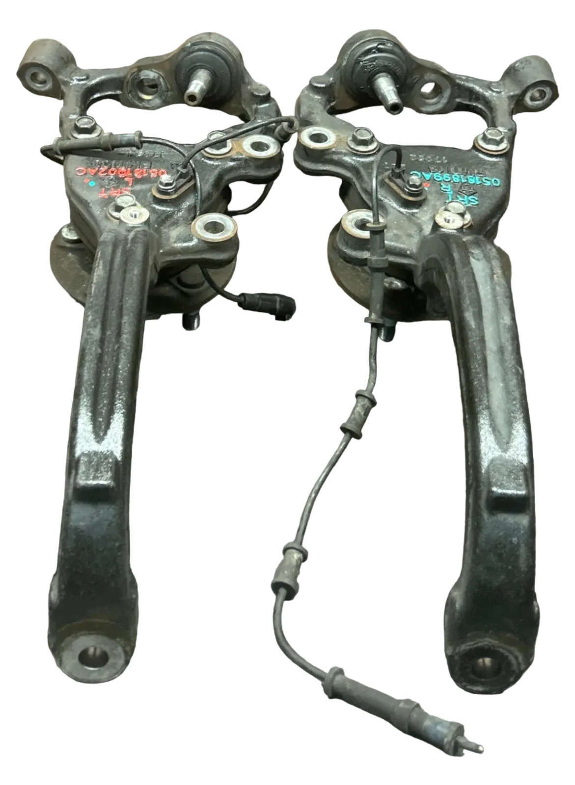 15+ CHARGER/CHALLENGER SRT HELLCAT SCAT FRONT SPINDLE KNUCKLE LEFT RIGHT PAIR OE