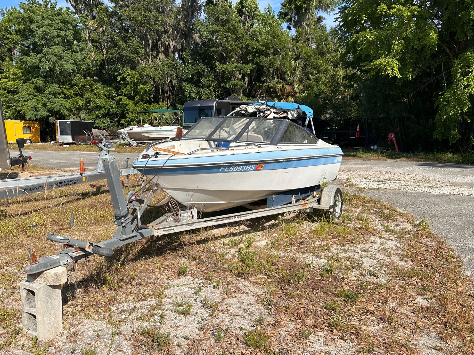 15 ft Bowrider Sunbird Boat with Evinrude Outboard Motor and Trailer 15 ft Bowrider Sunbird Boat with Evinrude Outboard Motor and Trailer