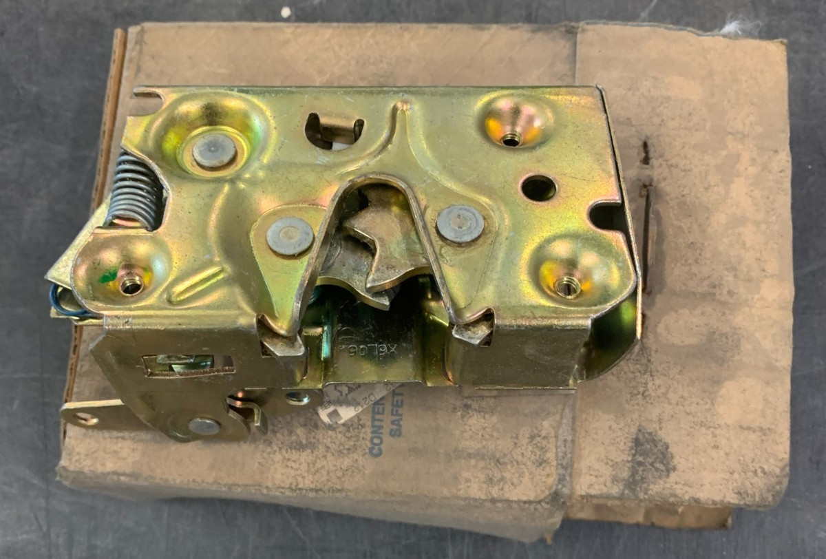 NOS 1987-1991 Ford F-350 Crew Cab Left Rear Door Latch   E7TZ-3526413-A