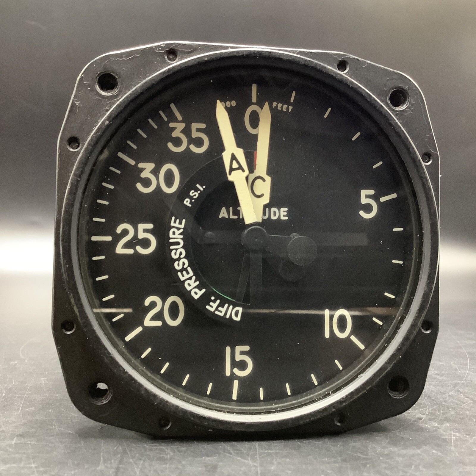 Kollsman Dual Altimeter and Differential Pressure Gauge Type Number 906 D-4022