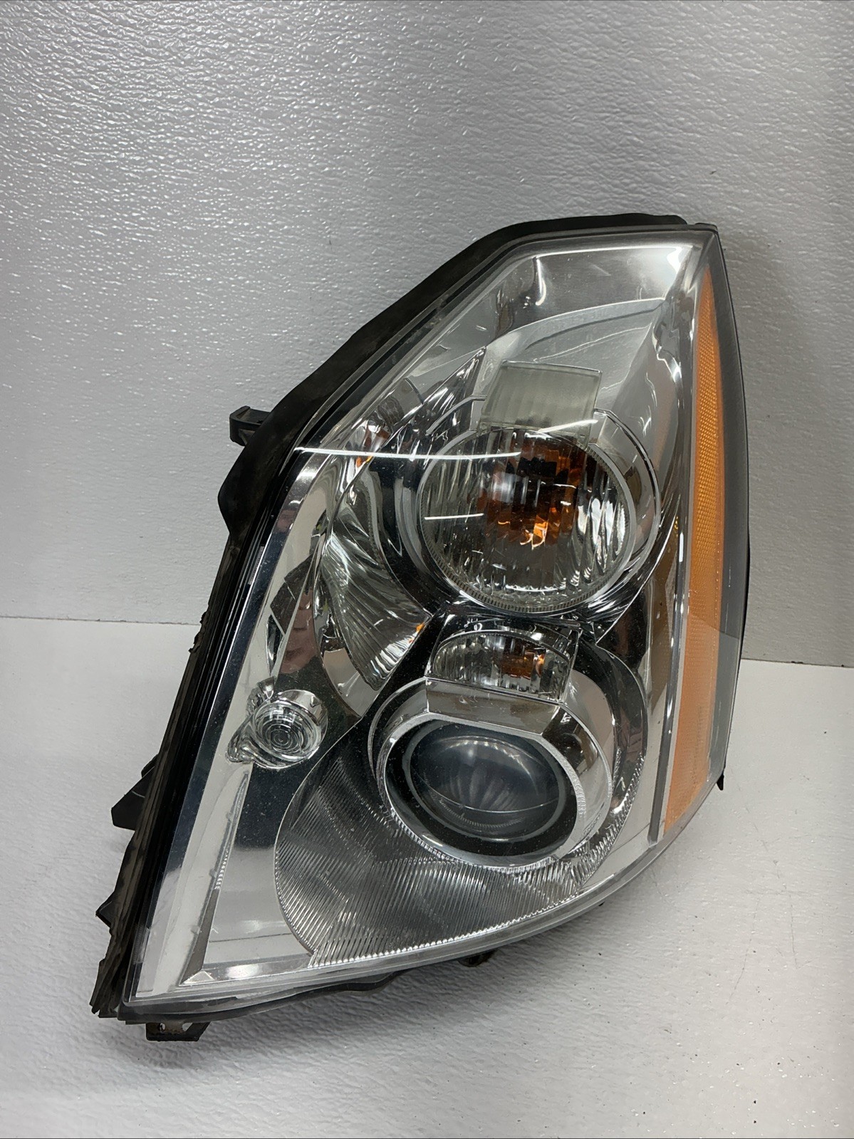 08 Cadillac DTS Left Driver Headlight Xenon OEM *SCRATCHES*