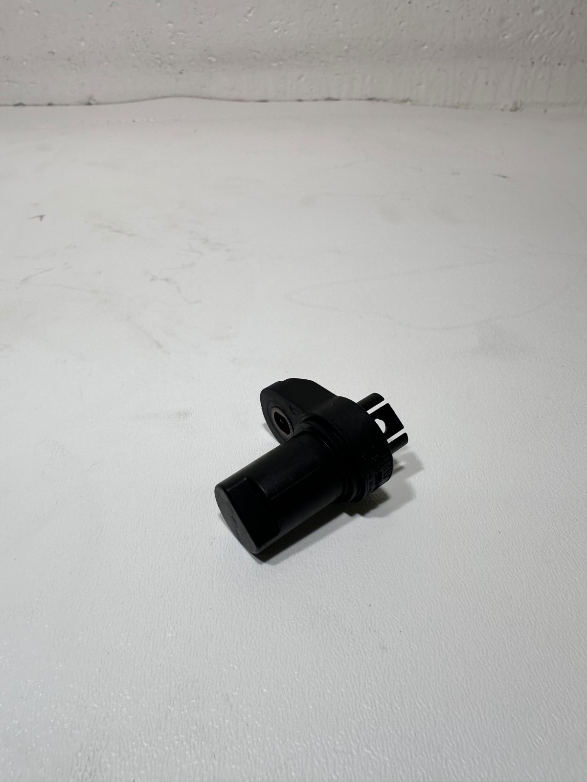 2009-2015 BMW F10 F02 OEM Camshaft Position Sensor 7548995 2009-2015 BMW F10 F02 OEM Camshaft Position Sensor 7548995