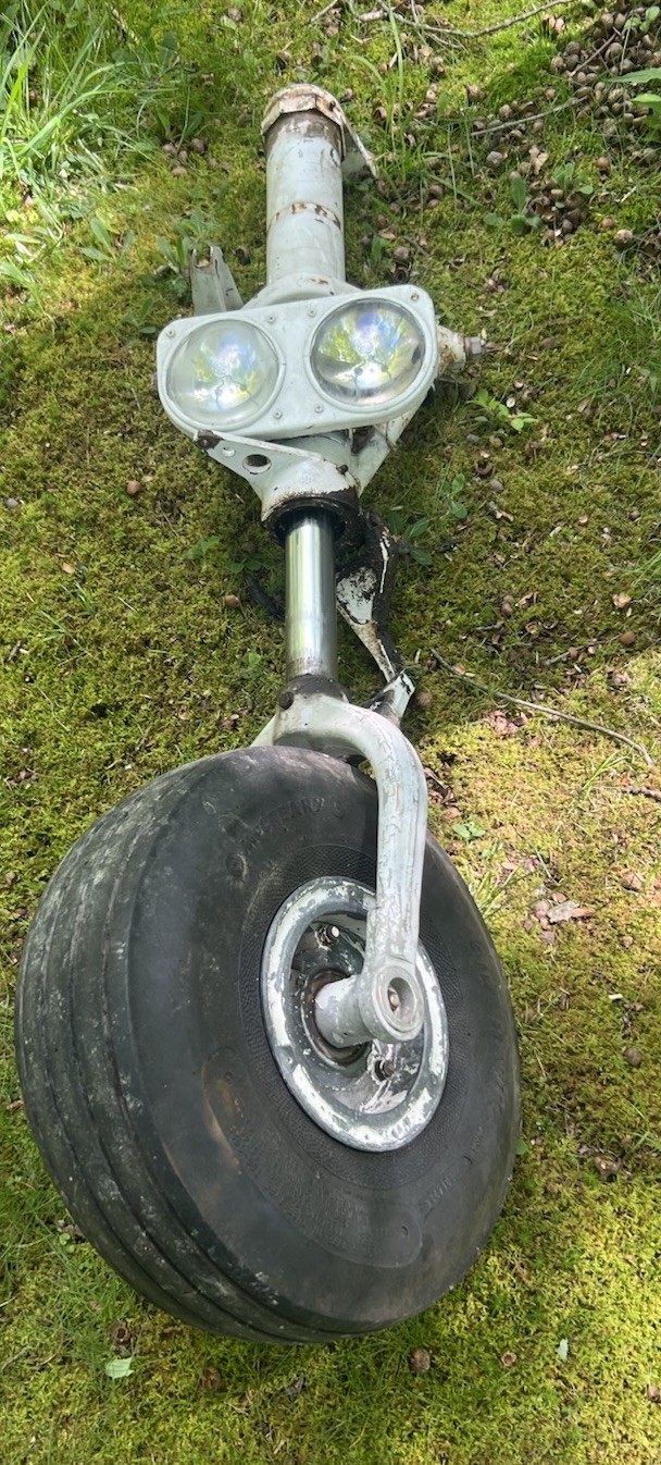 Vintage Cessna Airplane Assembly Nose Landing Gear With Wheel UNTESTED Vintage Cessna Airplane Assembly Nose Landing Gear With Wheel UNTESTED