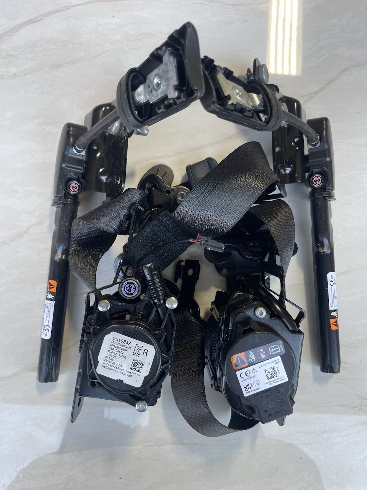 2025 - 2026 TRAVERSE ACADIA FRONT LEFT/RIGHT SEATBELT RETRACTOR OEM 26589250 GM