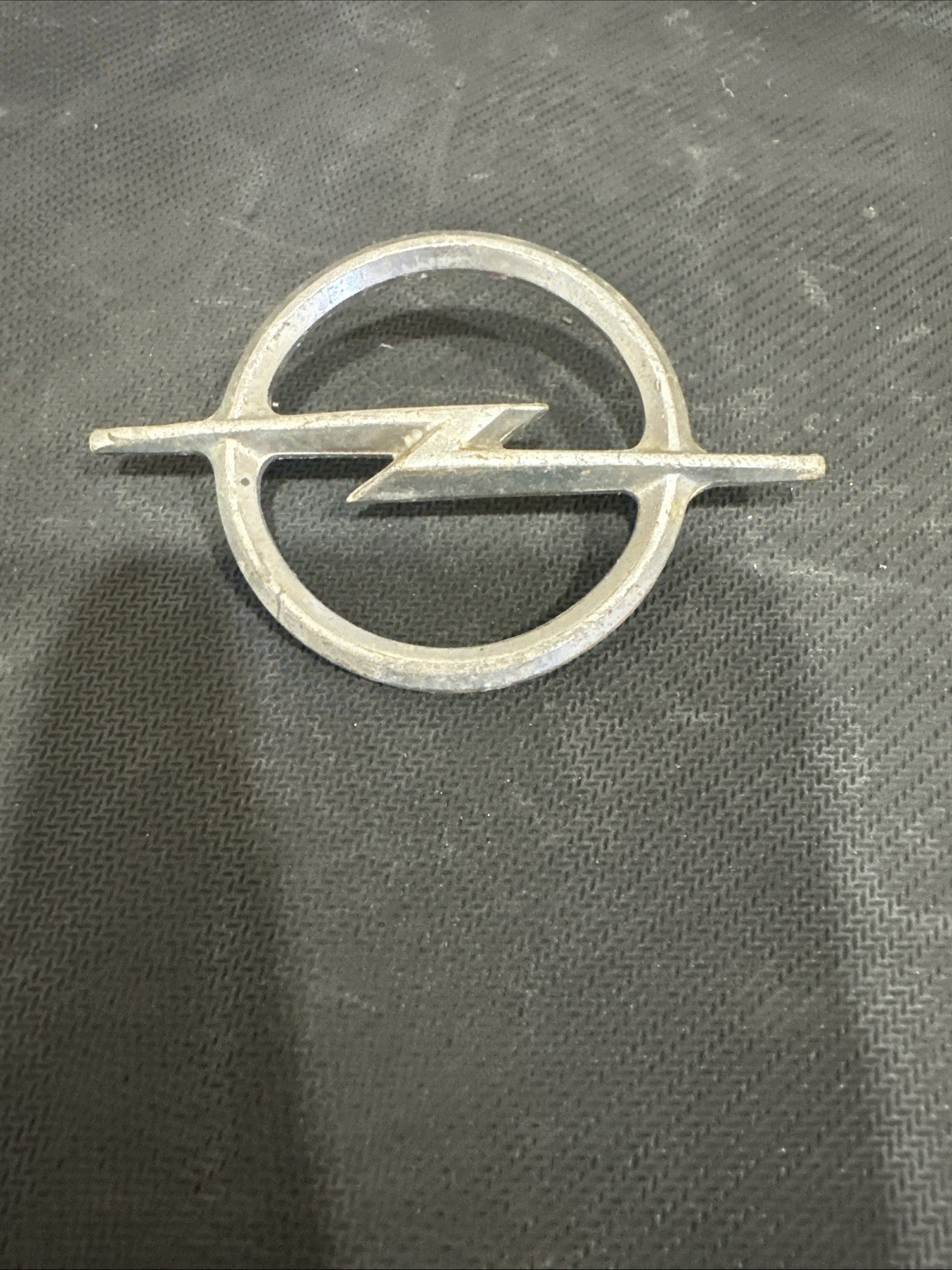 VINTAGE SMALL OPEL LIGHTNING BOLT EMBLEM OEM VINTAGE SMALL OPEL LIGHTNING BOLT EMBLEM OEM