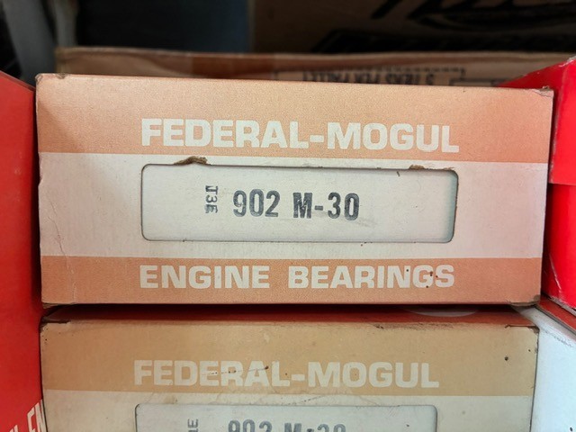 Federal Mogul Main Bearings 902M-30 Waukesha, 3.2L 194 L6 Ind eng 185A , Oliver Federal Mogul Main Bearings 902M-30 Waukesha, 3.2L 194 L6 Ind eng 185A , Oliver