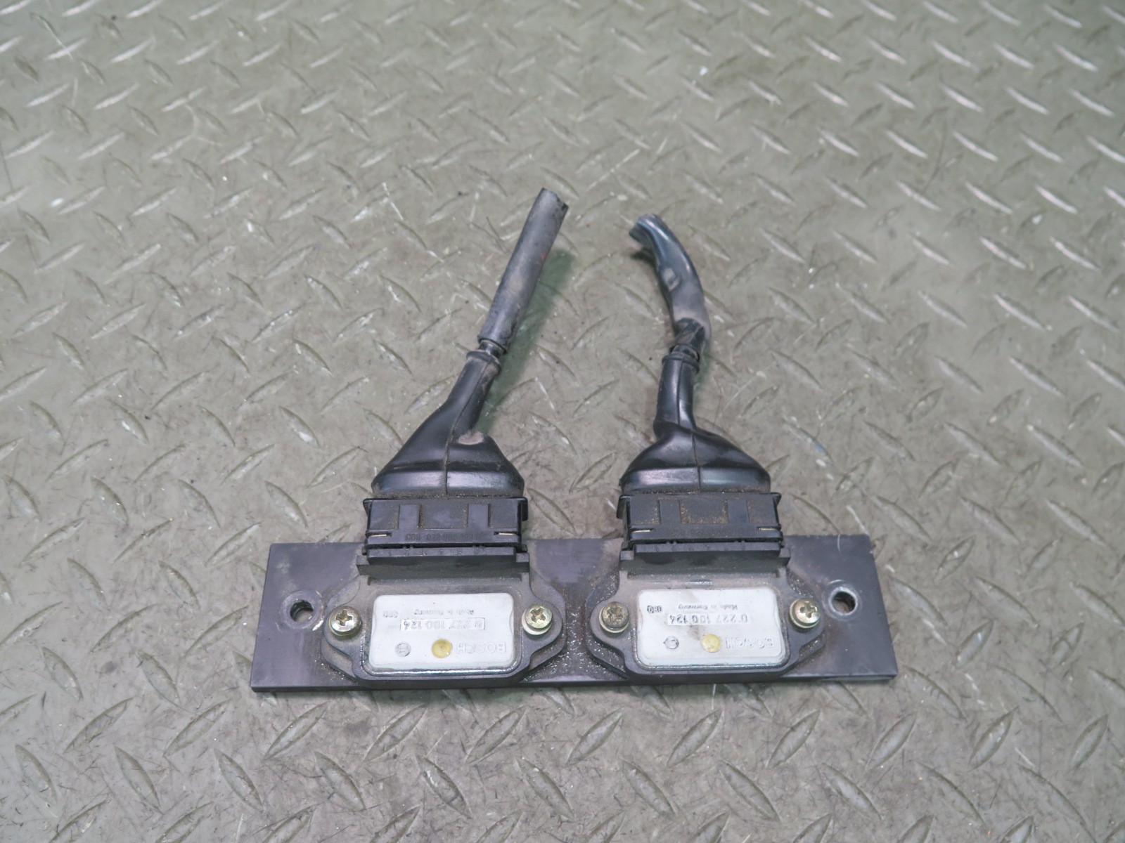 1985-1991 PORSCHE 928 S ENGINE IGNITION CONTROL MODULE PAIR ASSEMBLY BOSCH