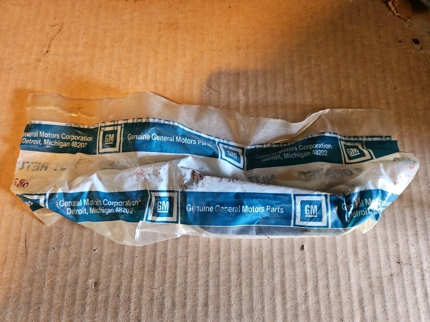 NOS GM 15502586 Radiator Support Pad for 79-91 Chevrolet & GMC Truck (1) NOS GM 15502586 Radiator Support Pad for 79-91 Chevrolet & GMC Truck (1)
