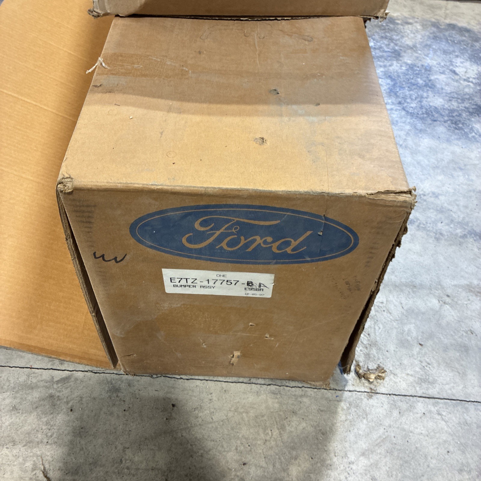 (1) Genuine Ford 87-91 F150 Truck F250 F350  E7TZ-17757-A Styleside Bronco NOS