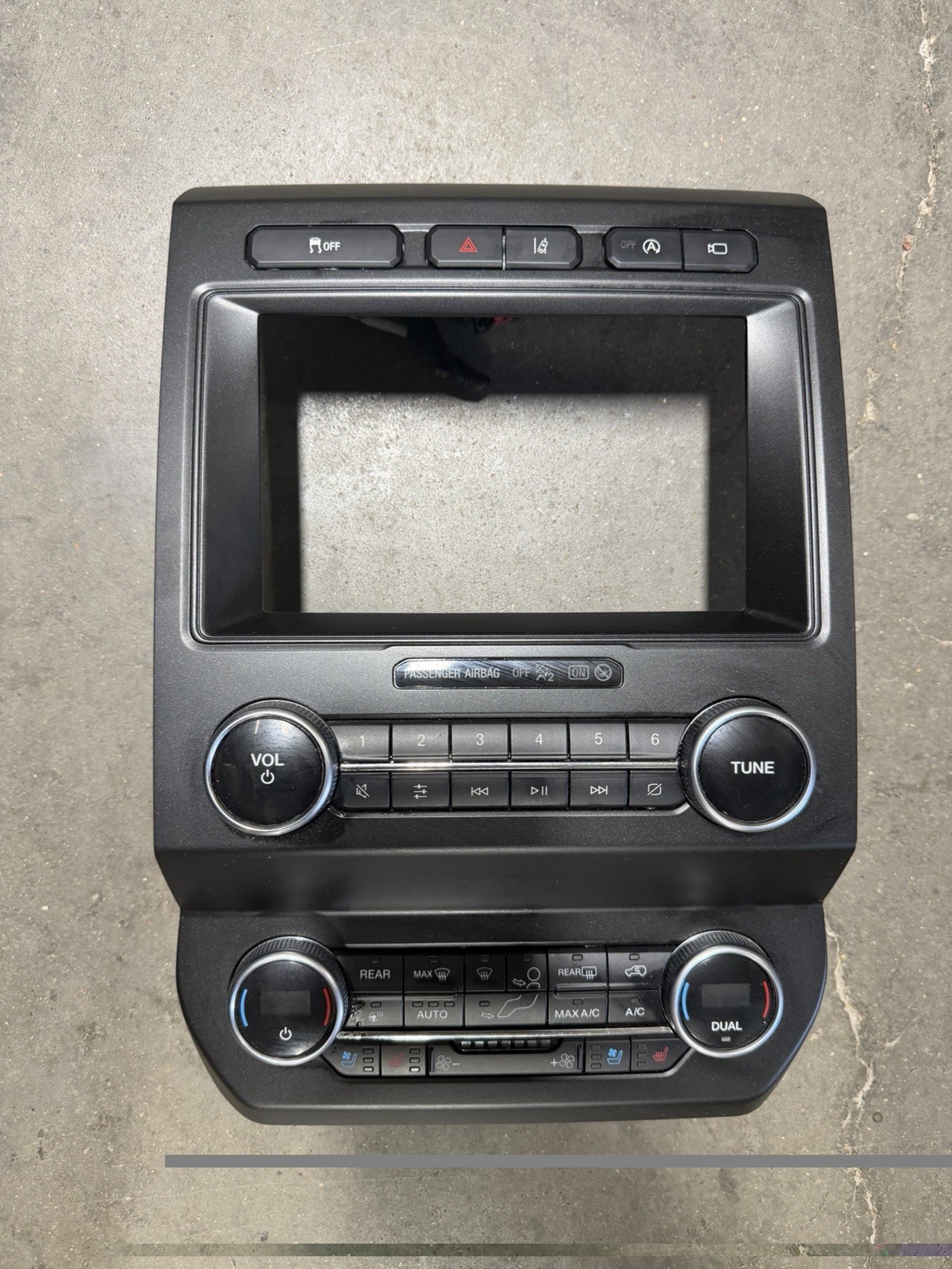 2020-2021 FORD EXPEDITION RADIO PANEL / TEMPERATURE CONTROL OEM LL1T-18E245-BA 2020-2021 FORD EXPEDITION RADIO PANEL / TEMPERATURE CONTROL OEM LL1T-18E245-BA