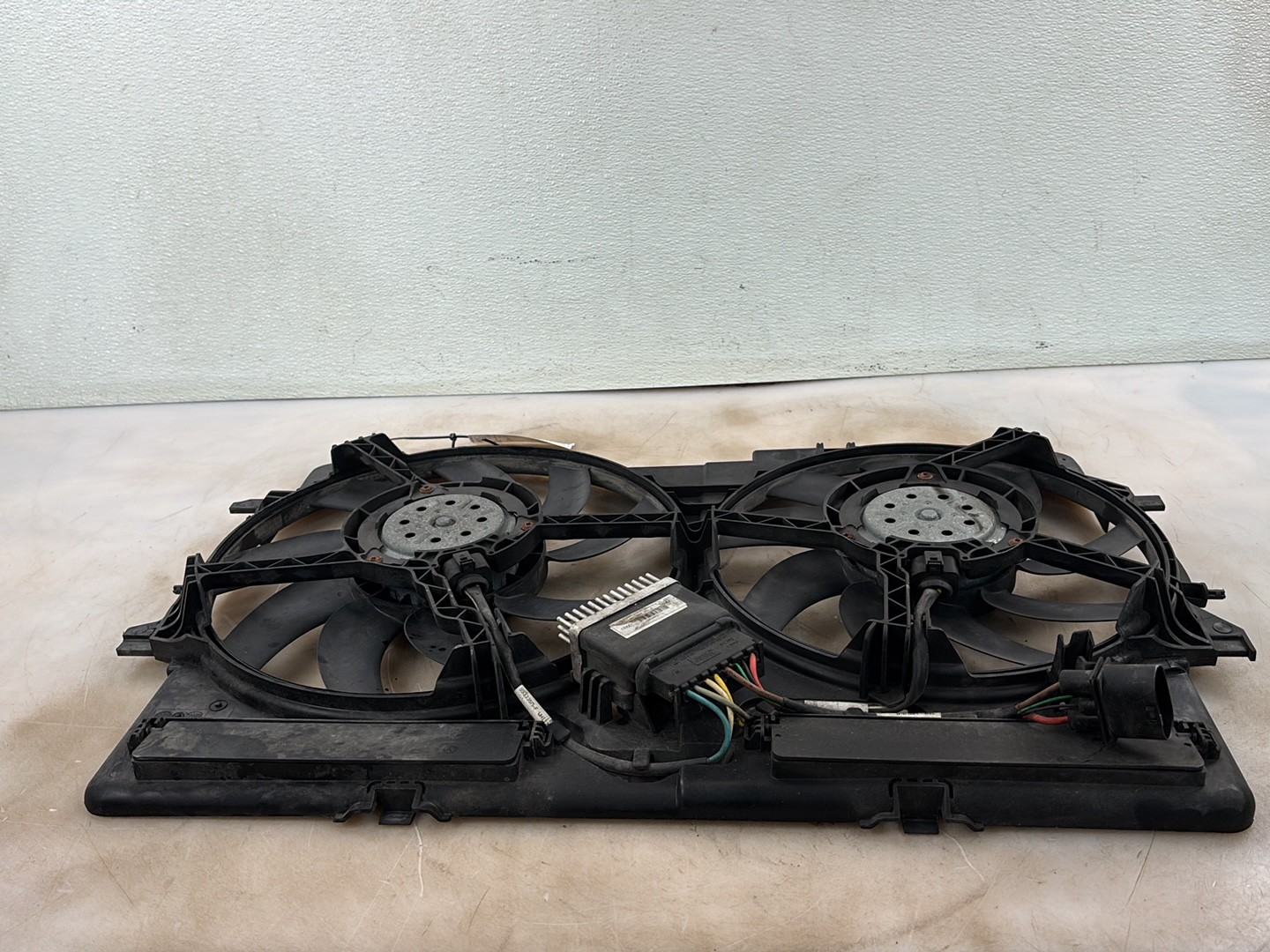 2009 - 2016 Audi A4 A5 Radiator Cooling Fan Assembly OEM