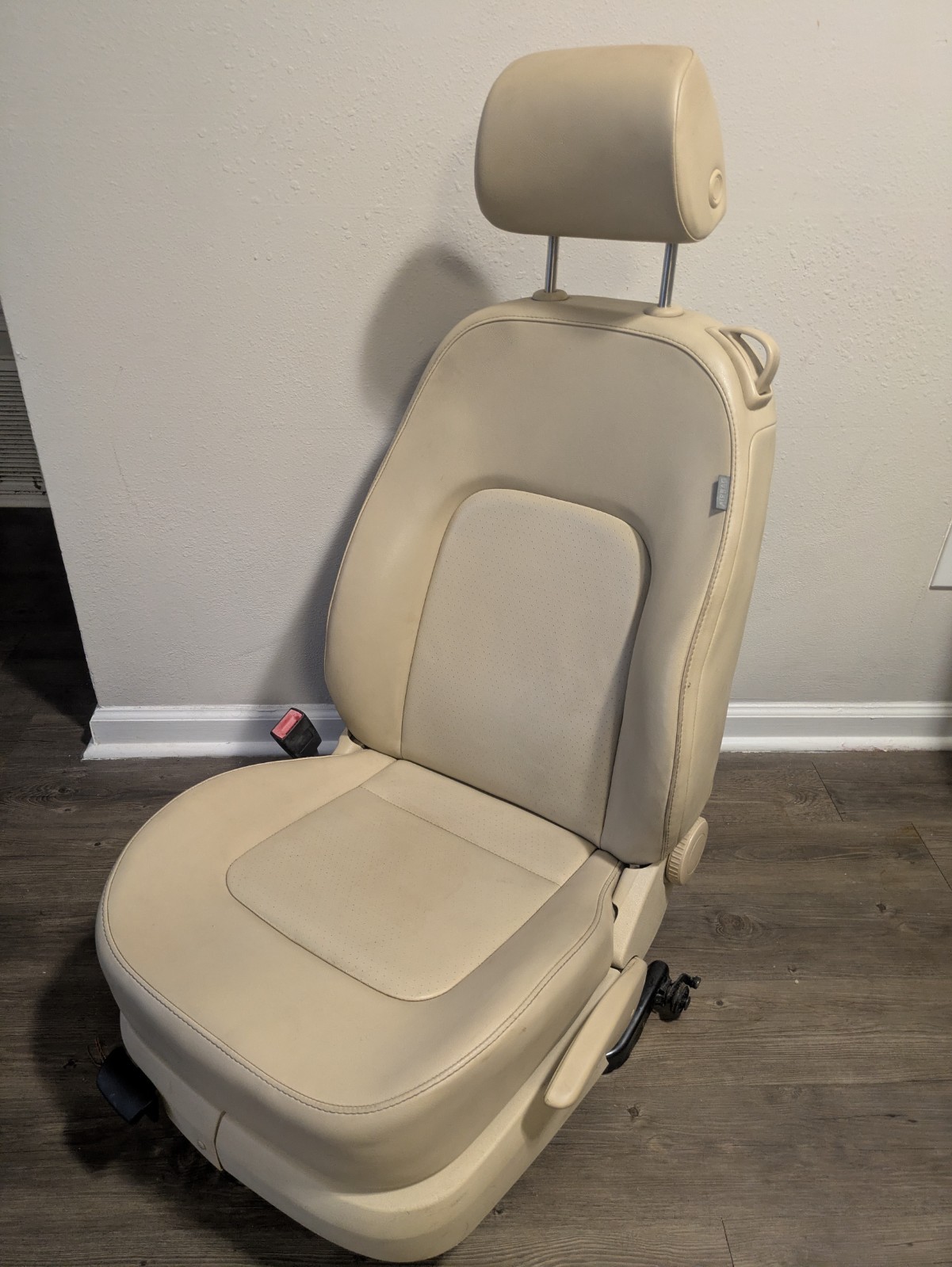 2006-2010 VW New Beetle Convertible Driver Seat Tan Perforated Leather