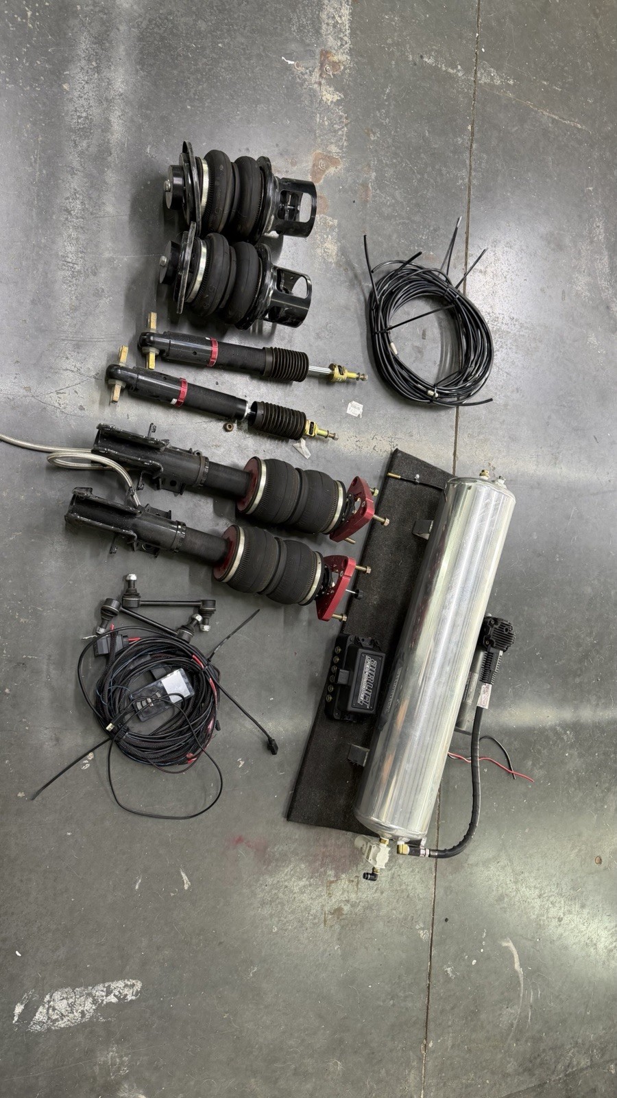 2015-2026 Ford Mustang Airlift Suspension and 3P Management Kit 2015-2026 Ford Mustang Airlift Suspension and 3P Management Kit