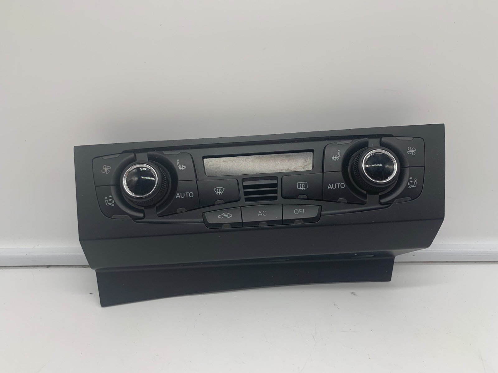 2008-2012 Audi A4 AC Heater Climate Control Unit with Heated Seats OEM B03B35004 2008-2012 Audi A4 AC Heater Climate Control Unit with Heated Seats OEM B03B35004