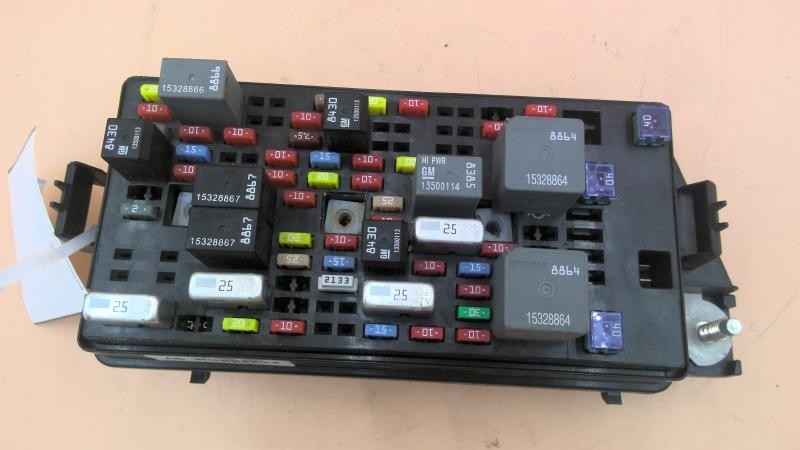 2008 Cadillac DTS Engine Fuse Box Assembly OEM