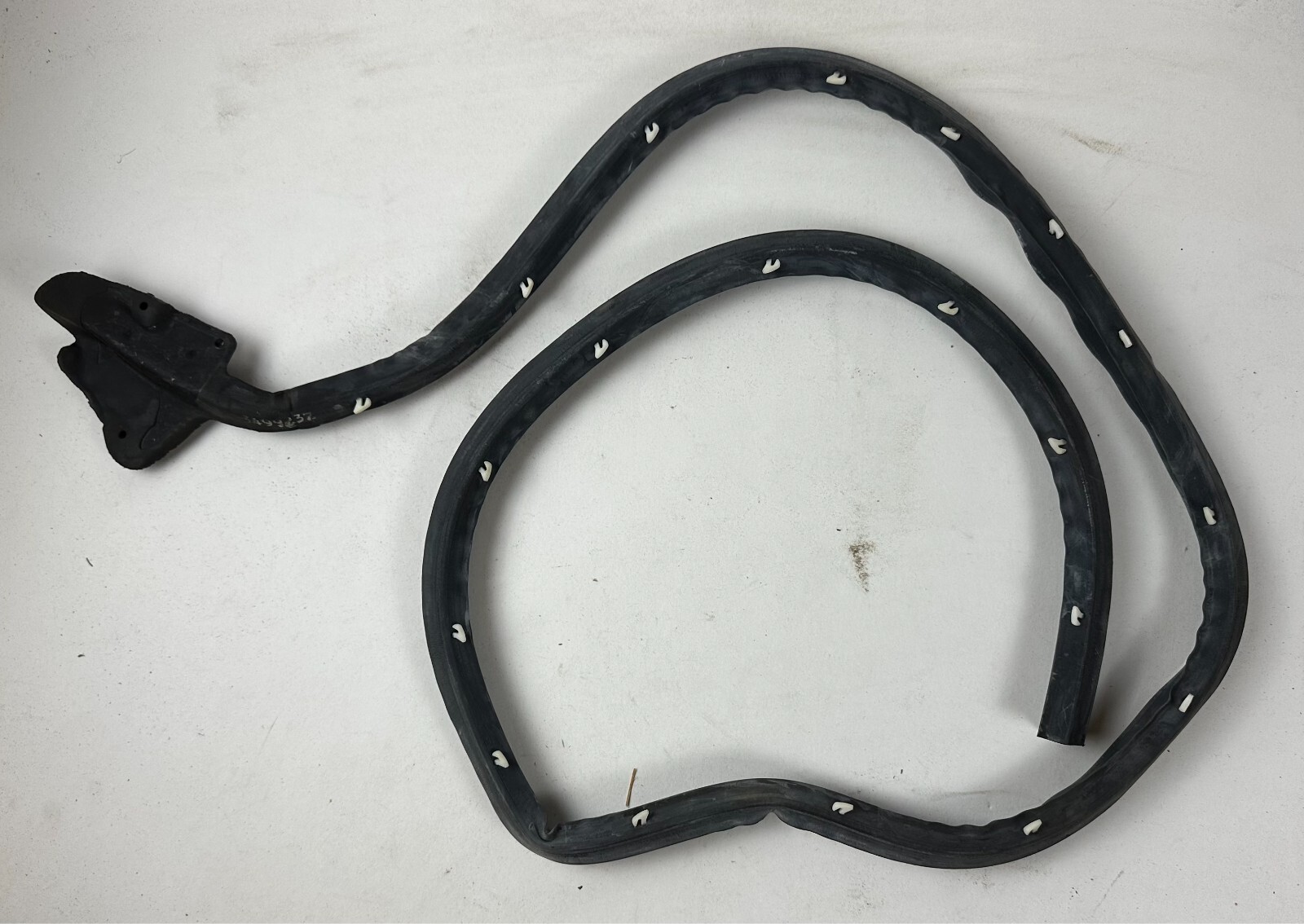 NOS Mopar Weatherstrip Left Front Door 1971-2 C Body 4 Door Hard Top #3499237