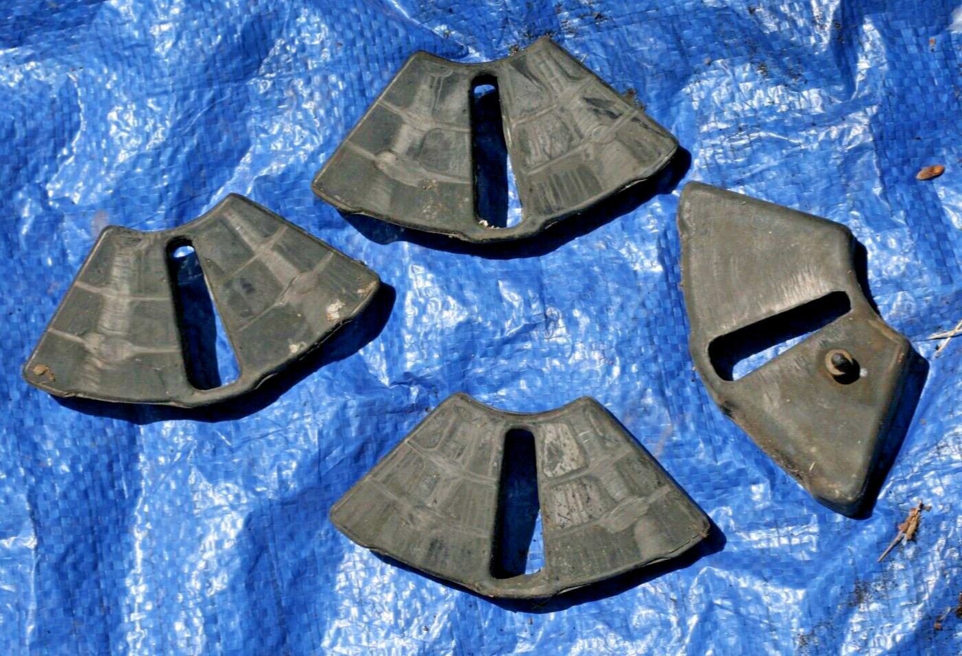 1973-75 YAMAHA RD 250 OEM REAR WHEEL HUB RUBBER\'S GOOD 1973-75 YAMAHA RD 250 OEM REAR WHEEL HUB RUBBER\'S GOOD