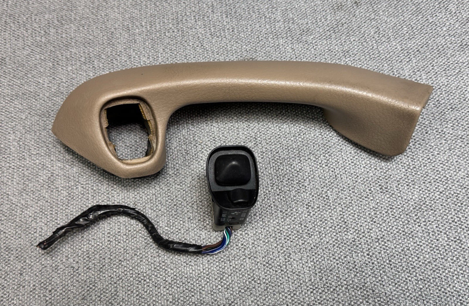 1996-2002 BMW Z3 Inside Door Pull Handle Grab Interior Biege Drivers Left Vinyl 1996-2002 BMW Z3 Inside Door Pull Handle Grab Interior Biege Drivers Left Vinyl