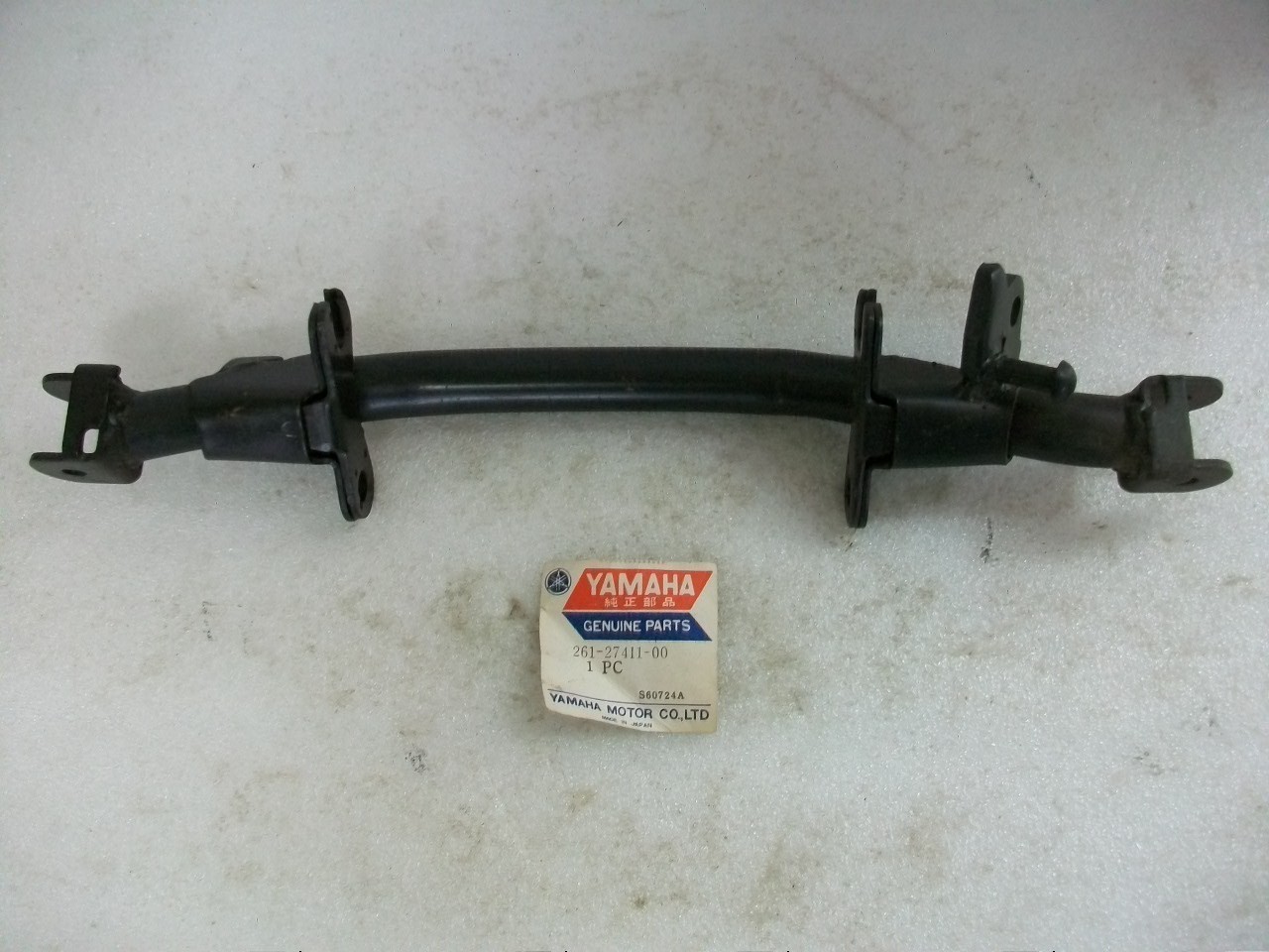 New OEM 1969-1972 Yamaha Footrest AT1 125 AT2 AT3 DTE DT Enduro 261-27411-00 New OEM 1969-1972 Yamaha Footrest AT1 125 AT2 AT3 DTE DT Enduro 261-27411-00