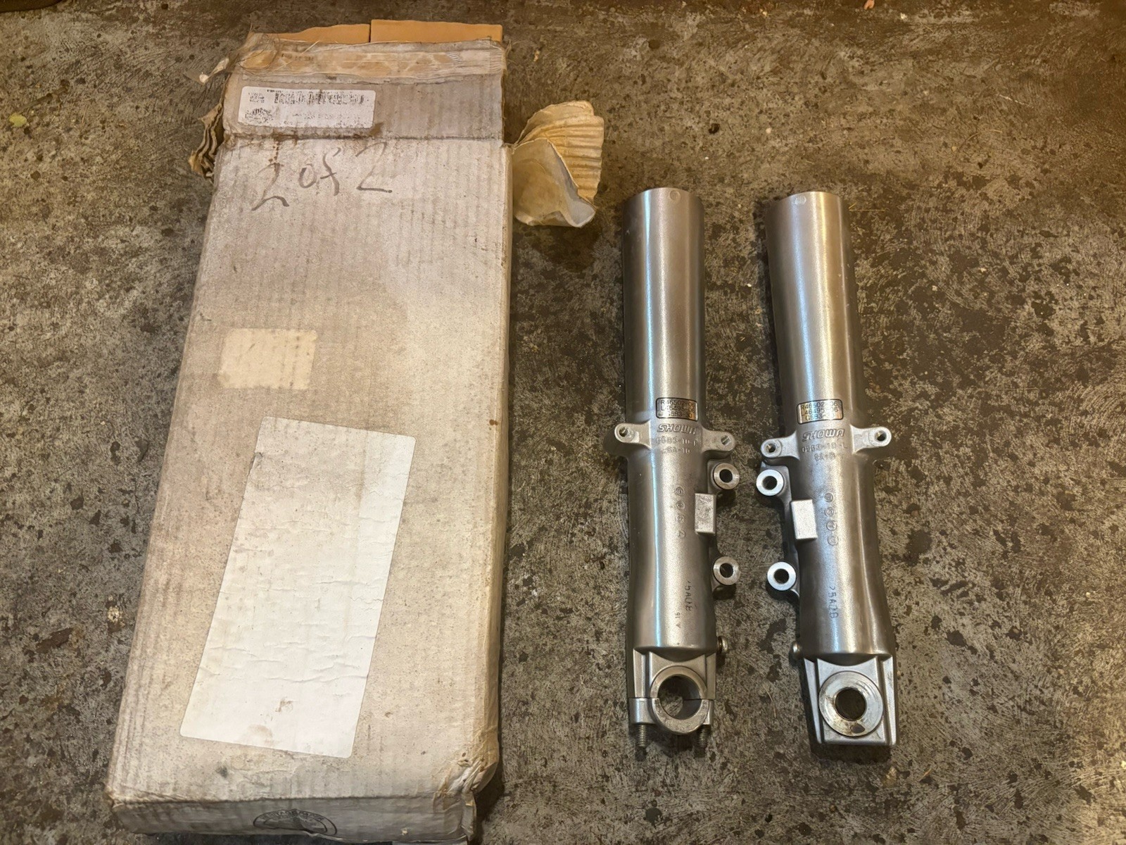 Harley Davidson Showa R46502-06 L46495-06 G5b3-30 Nos Fork Lower Harley Davidson Showa R46502-06 L46495-06 G5b3-30 Nos Fork Lower