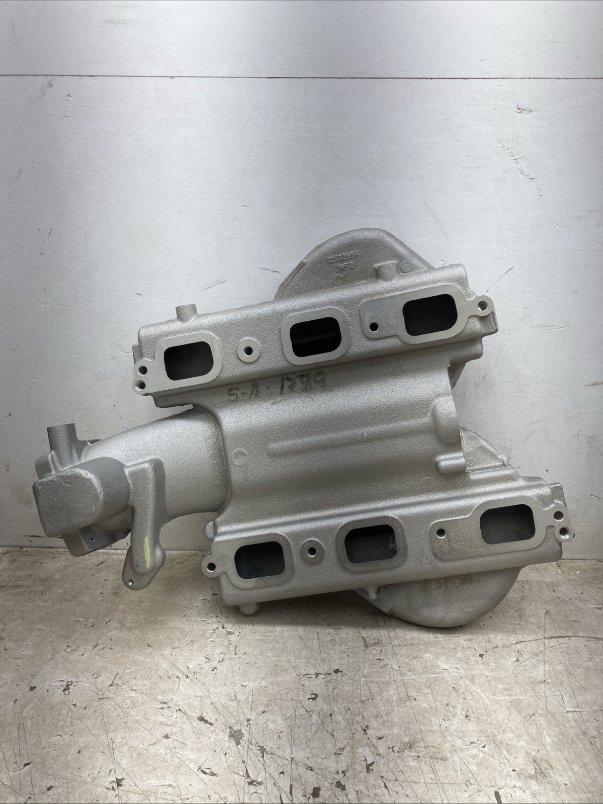 GM Upper Intake Manifold Kit 89060538 for 2008 Chevrolet Uplander (NOS) GM Upper Intake Manifold Kit 89060538 for 2008 Chevrolet Uplander (NOS)