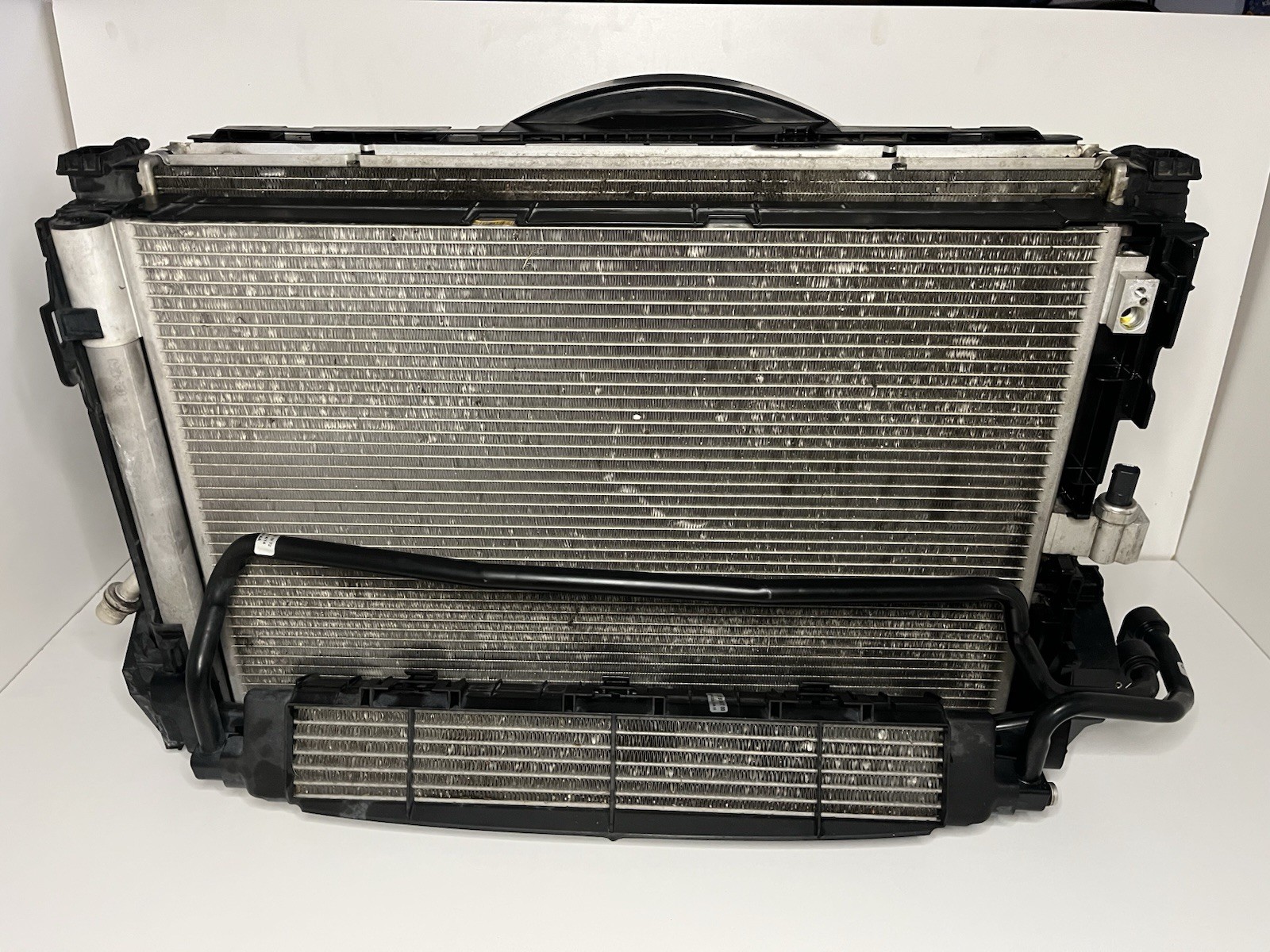 12-18 Mercedes CLS550 Radiator Condenser Cooler Fan Shroud A2129061002 OEM