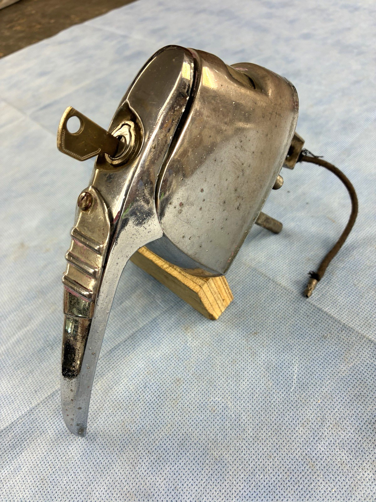 1940 Ford Original TRUNK HANDLE & BASE W/Working Key Flathead Coupe Sedan Convt. 1940 Ford Original TRUNK HANDLE & BASE W/Working Key Flathead Coupe Sedan Convt.