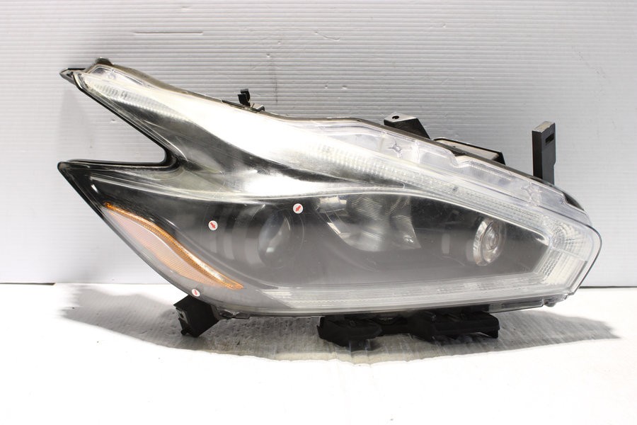 2015-2018 Nissan Murano Halogen Right Side Headlight Assembly OEM 26010-9UE9B