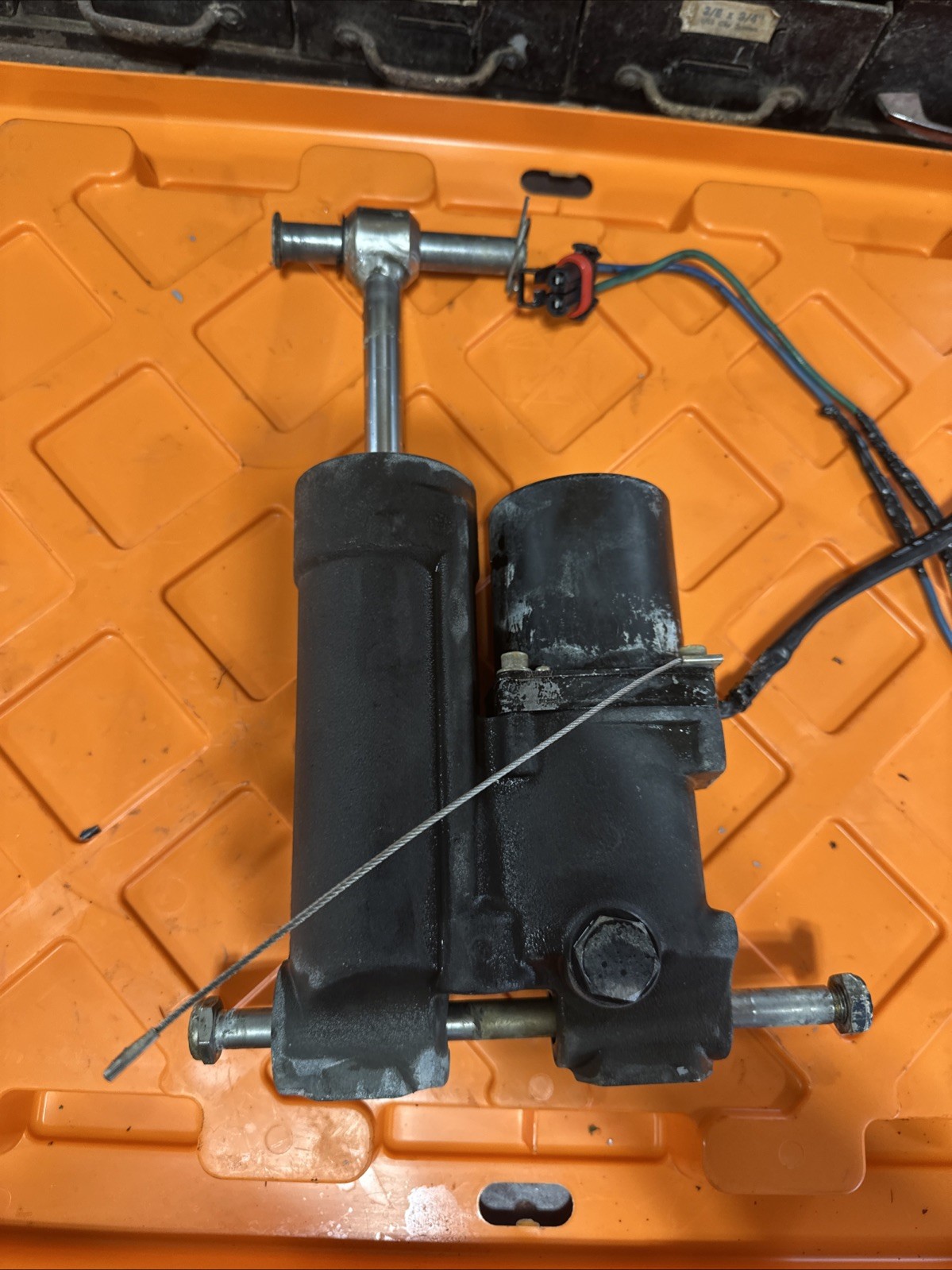 2009 Evinrude Etec 50 hp Tilt Trim