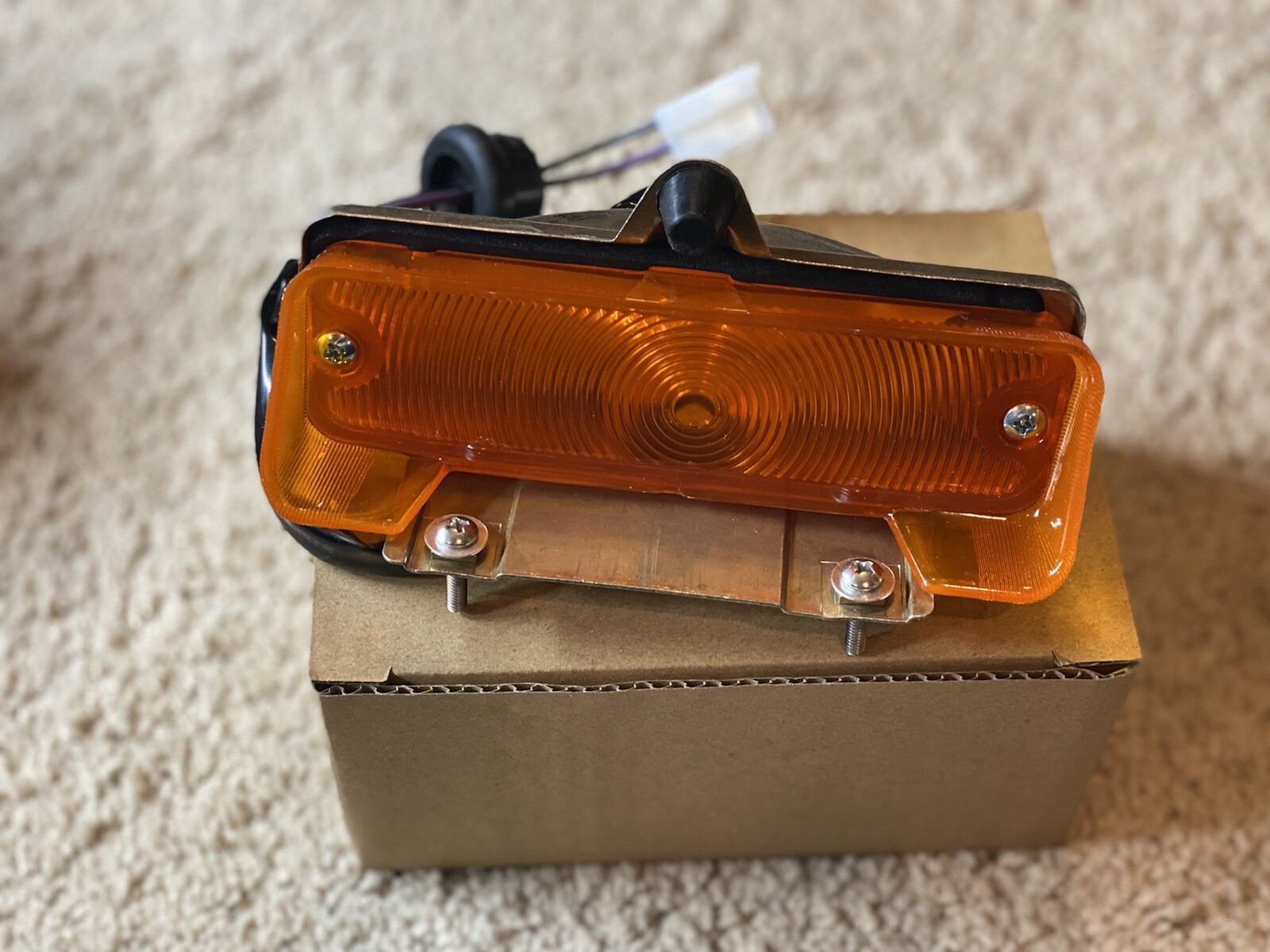 1966 CHEVELLE MALIBU Parking Light Lamp Assembly Amber RH